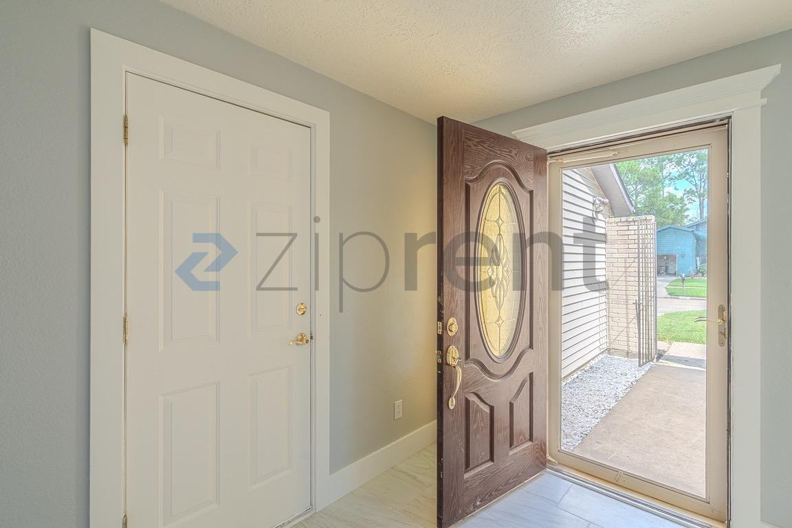 16402 Mill Point Dr - Photo 6 of 31