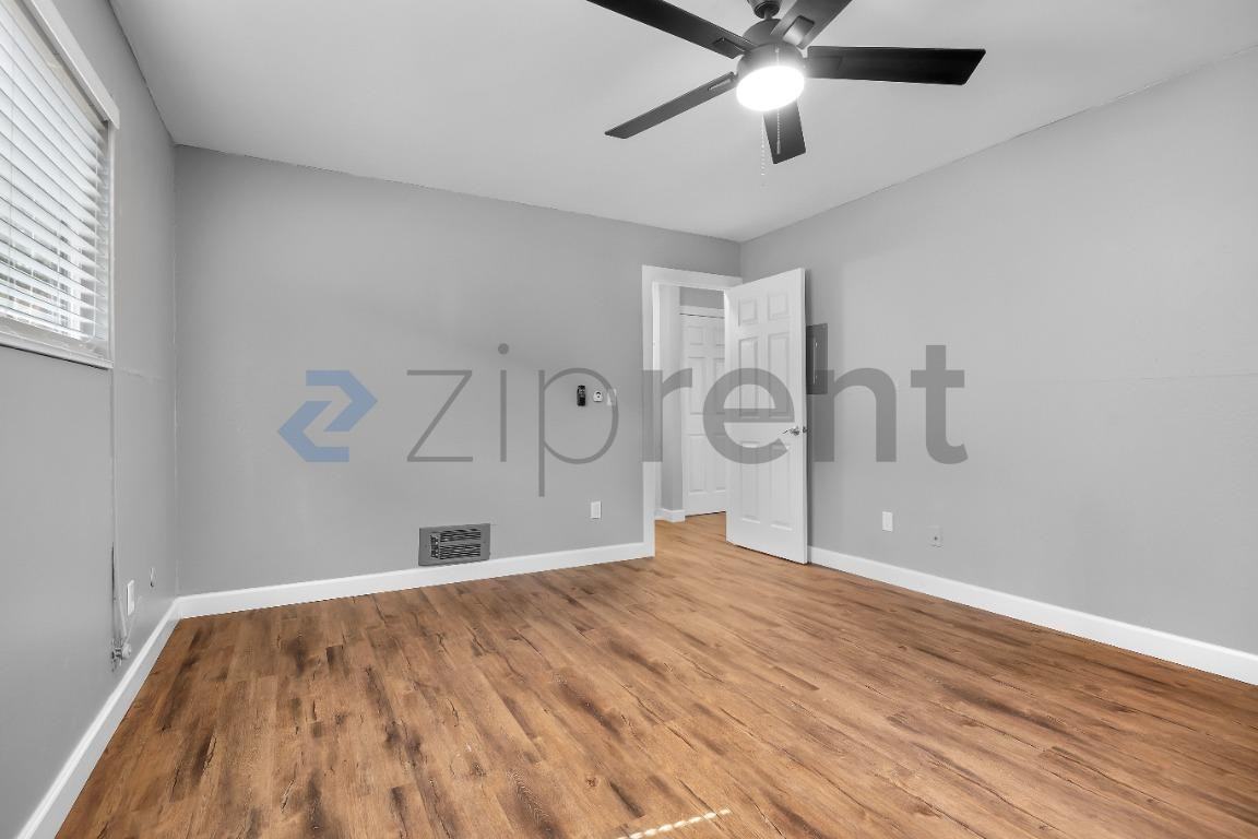 9586 Carroll Canyon Rd #161 - Photo 5 of 6