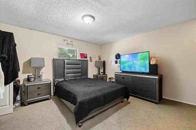 930 Southmoor Dr #932 - Photo 3 of 10