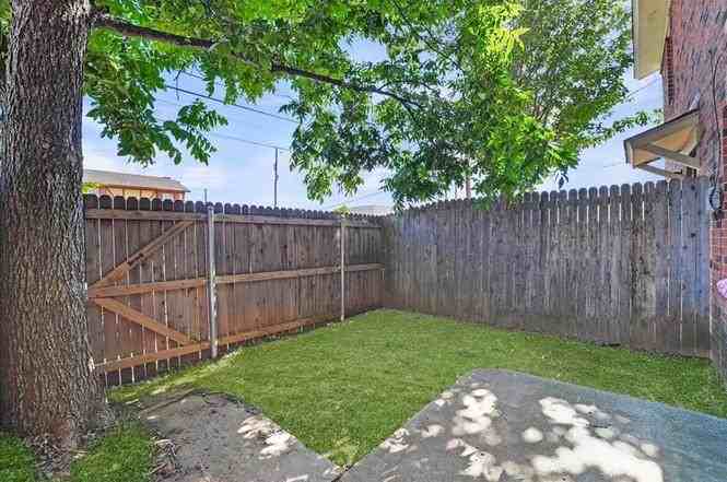 930 Southmoor Dr #932 - Photo 5 of 10