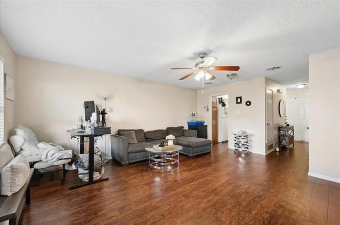 930 Southmoor Dr #932 - Photo 7 of 10