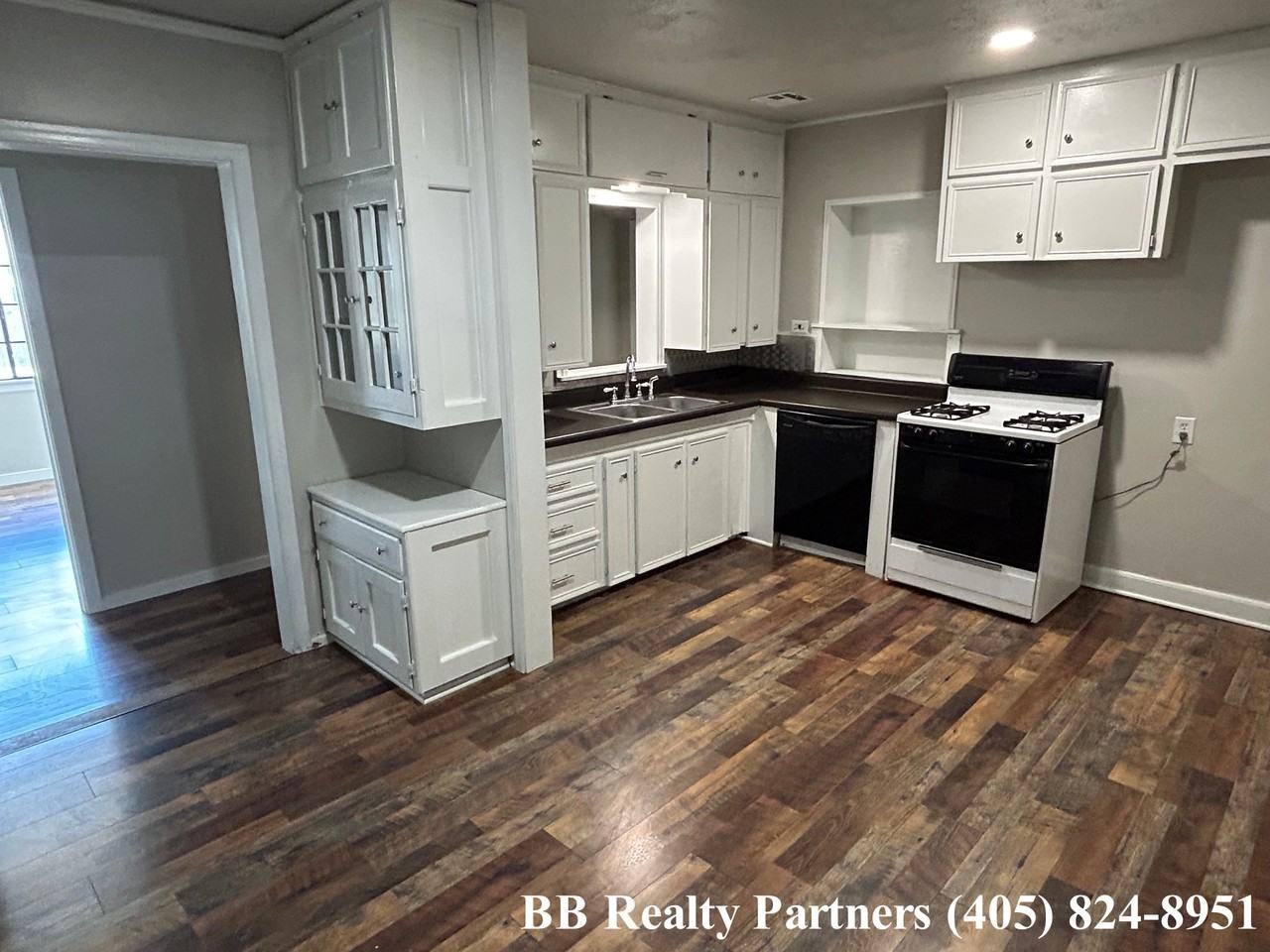 3328 E 6th St #NA - Photo 4 of 20