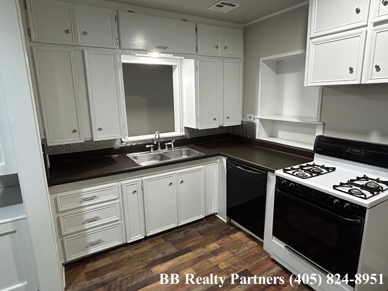 3328 E 6th St #NA - Photo 5 of 20