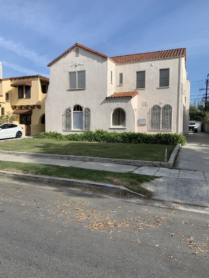 824 1/2 S Curson Ave