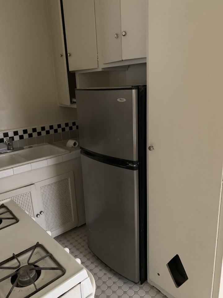 824 1/2 S Curson Ave #824-1-2 - Photo 4 of 10