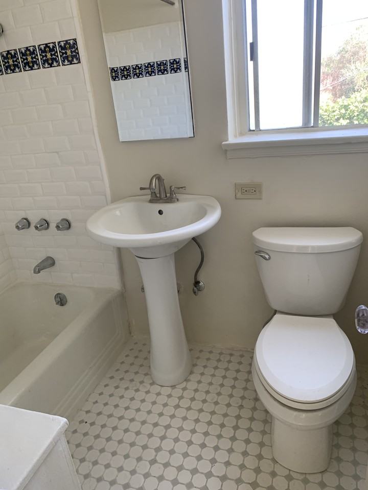 824 1/2 S Curson Ave #824-1-2 - Photo 7 of 10