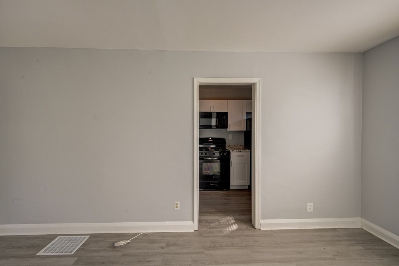 6101 Chinquapin Pkwy #1 - Photo 4 of 13