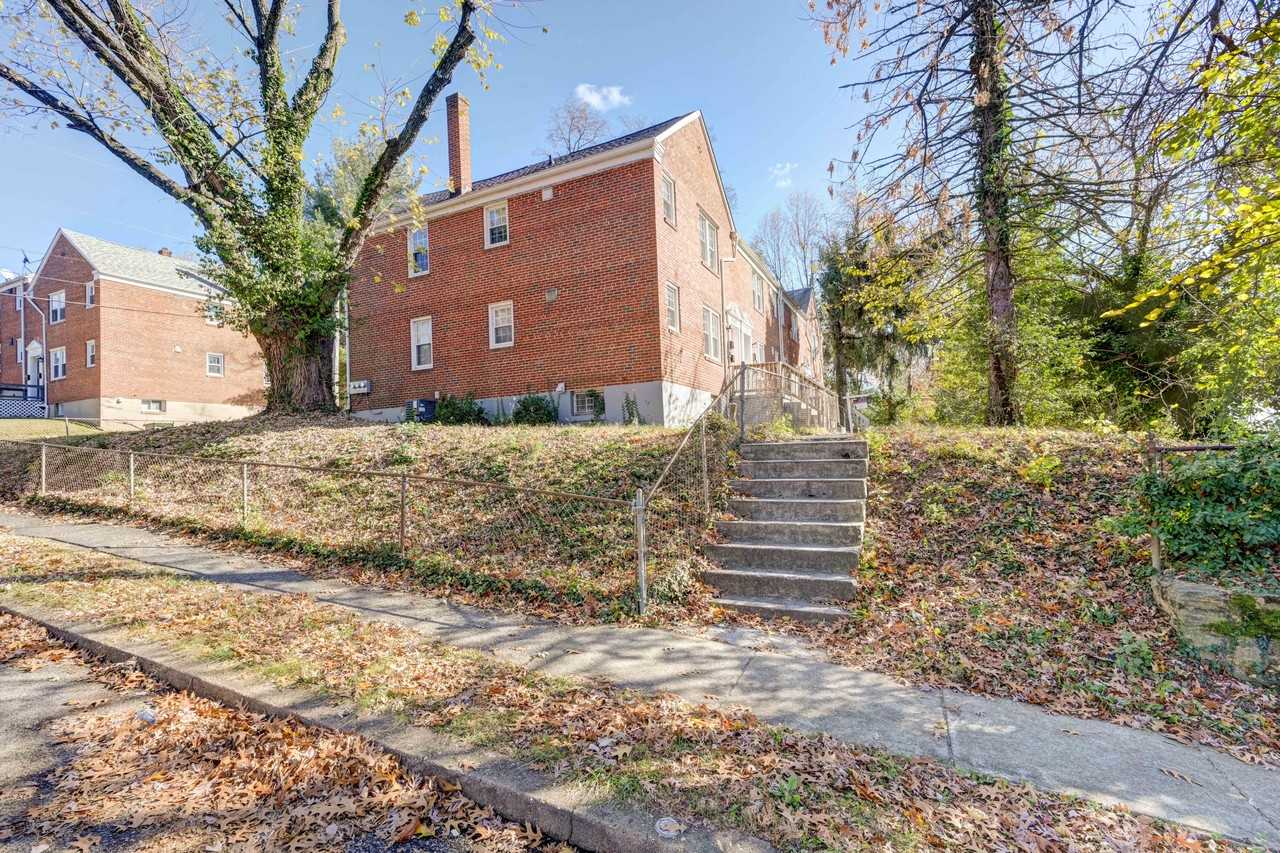 6101 Chinquapin Pkwy #1 - Photo 7 of 13