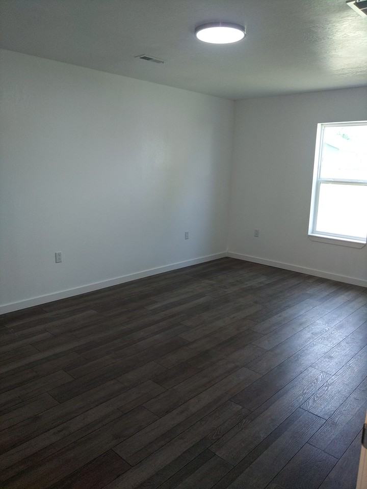 1045 Wood St #NA - Photo 5 of 5