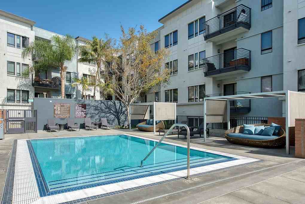 5600 Wilshire - Photo 2 of 50