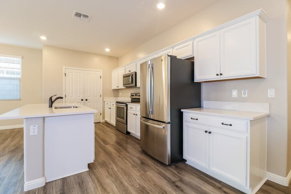 16574 W Sierra St - Photo 5 of 15