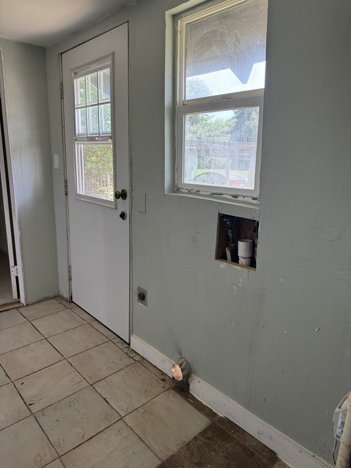 403 E Elk St #NA - Photo 7 of 11