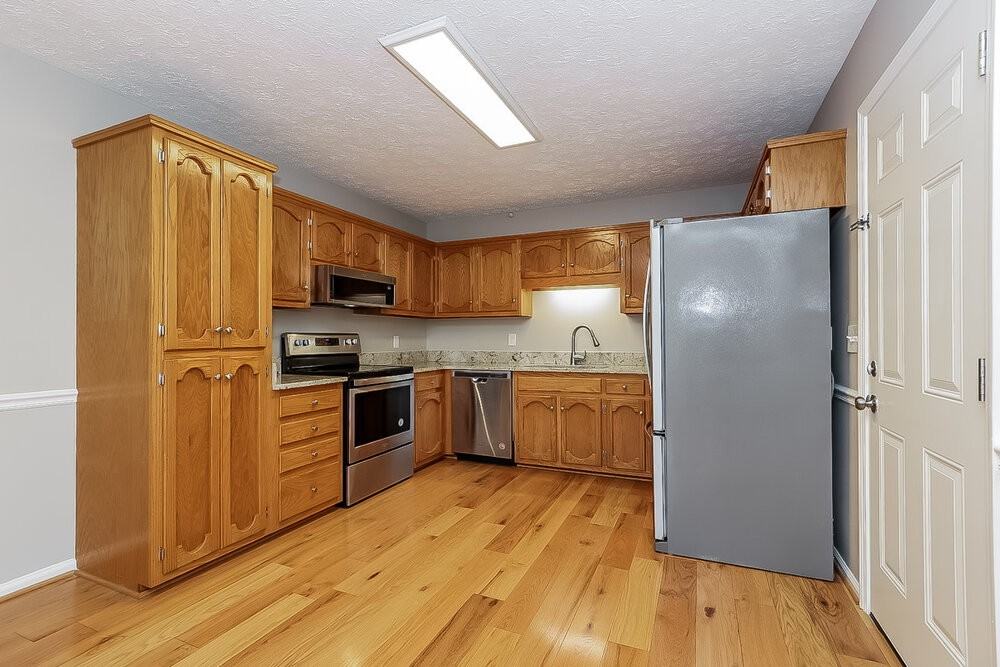 225 Richmond Dr - Photo 6 of 16