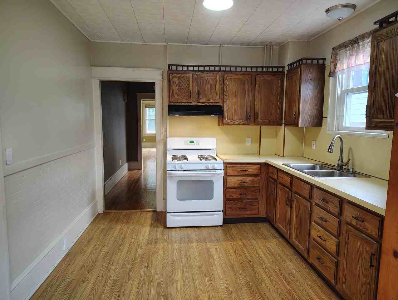 S Main St #1FL - Photo 4 of 23