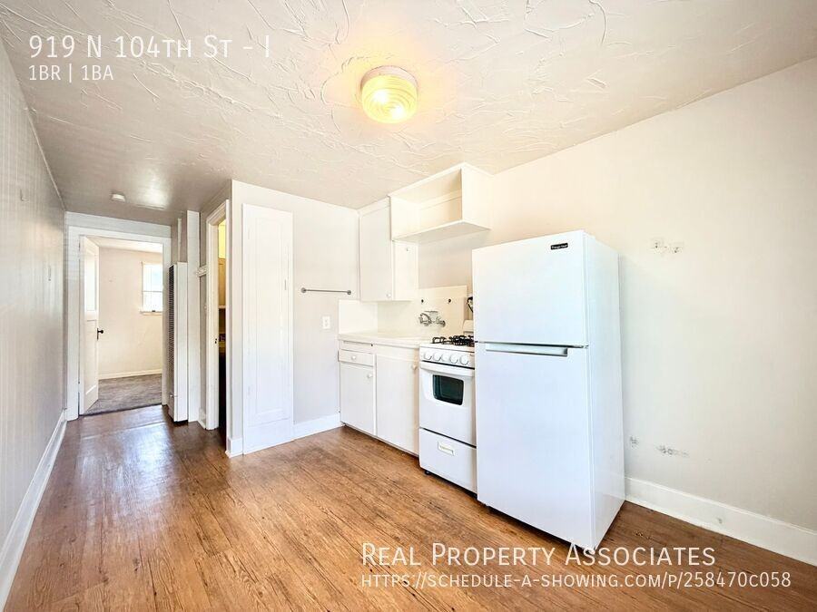 919 N 104th St #I - Photo 4 of 10