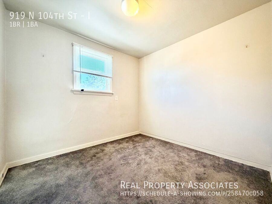 919 N 104th St #I - Photo 6 of 10