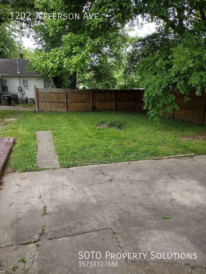 1202 Jefferson Ave - Photo 4 of 23