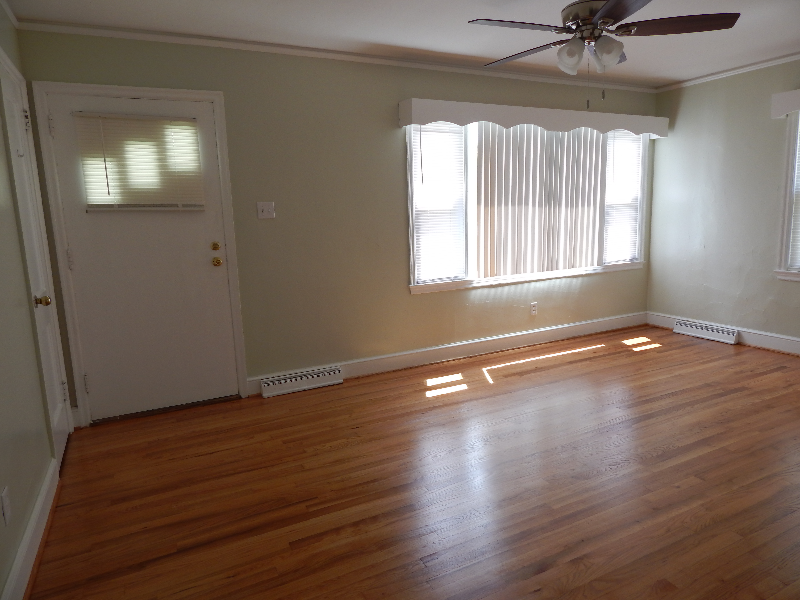 320 S Branch St - Photo 2 of 8