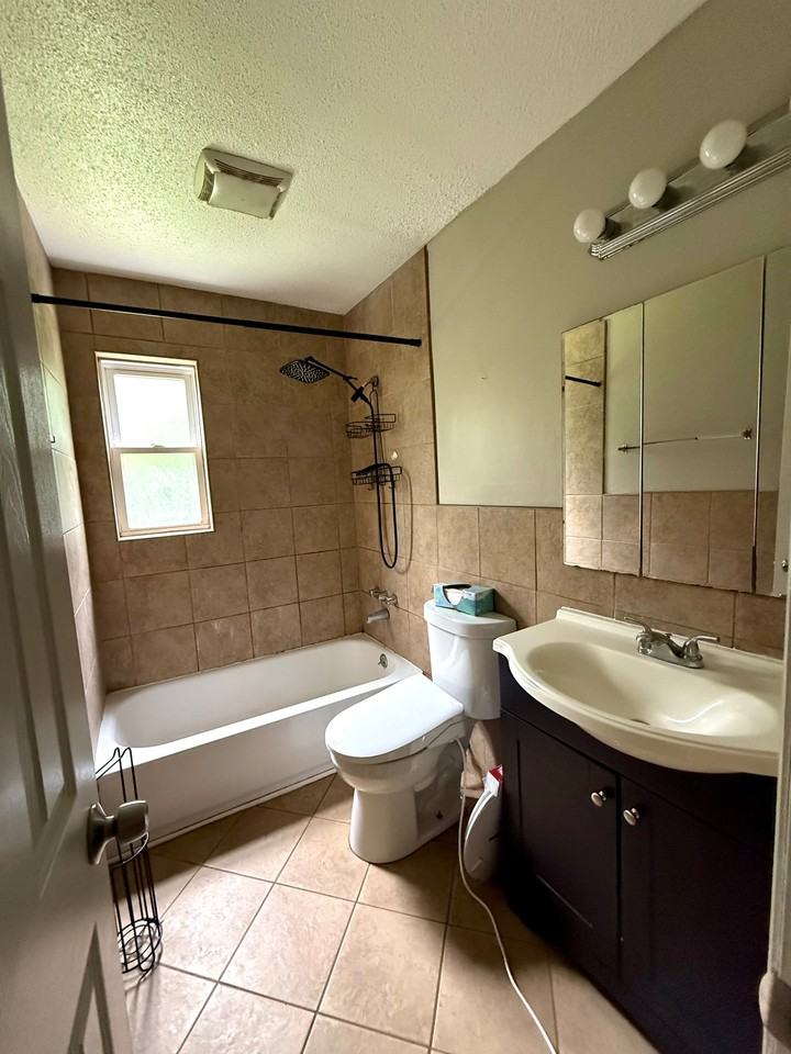 2601 Gaston Ave - Photo 6 of 17