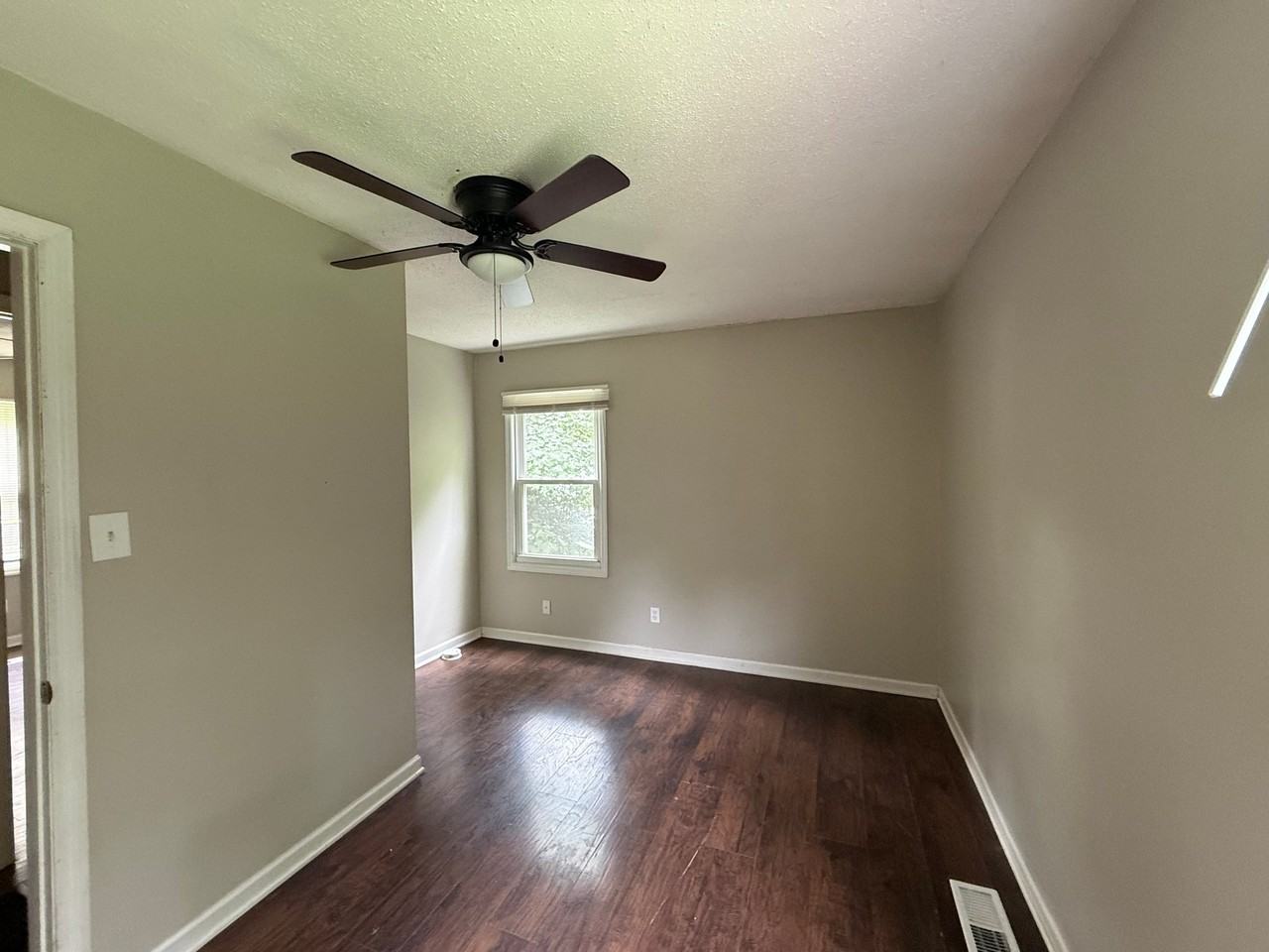 2601 Gaston Ave - Photo 7 of 17