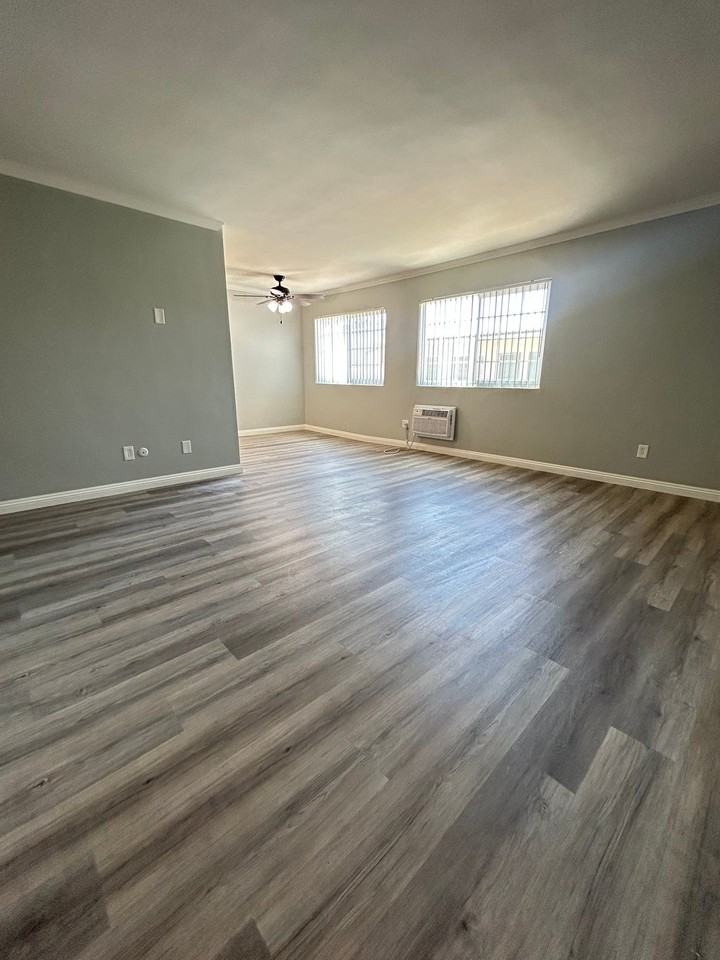 8801 Owensmouth Ave #6 - Photo 2 of 7