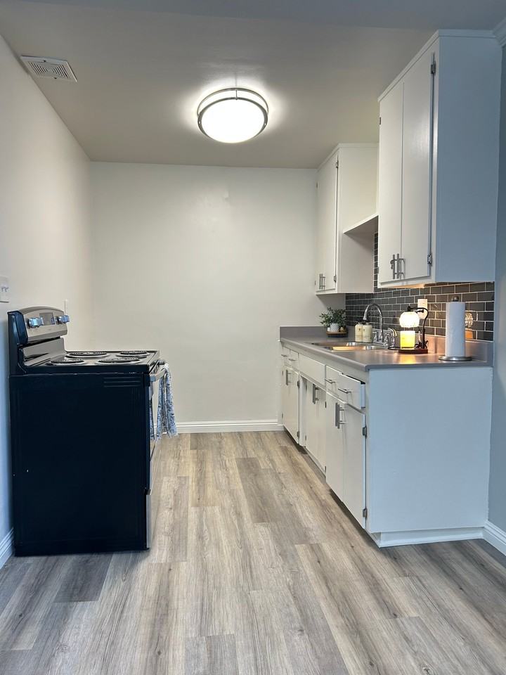 8801 Owensmouth Ave #6 - Photo 3 of 7