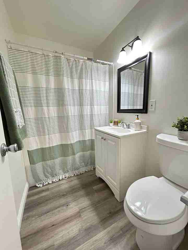 8801 Owensmouth Ave #6 - Photo 5 of 7