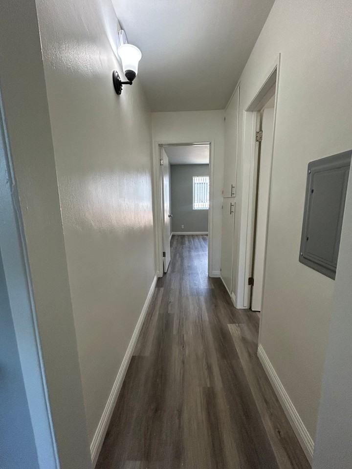 8801 Owensmouth Ave #6 - Photo 6 of 7
