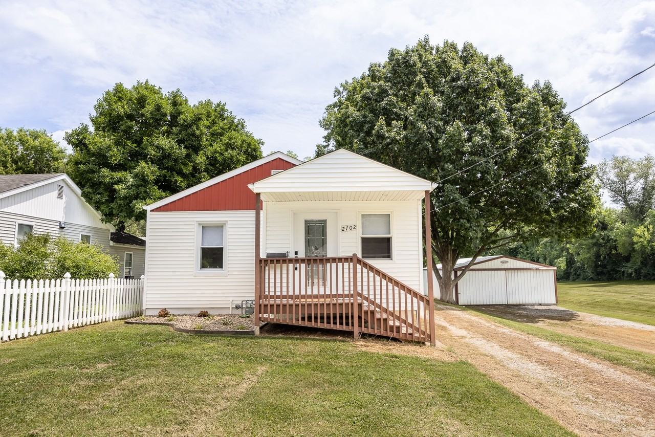2702 E Main St