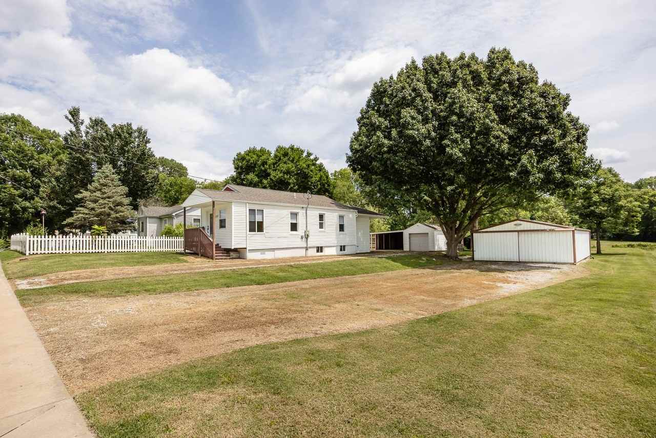 2702 E Main St - Photo 2 of 20