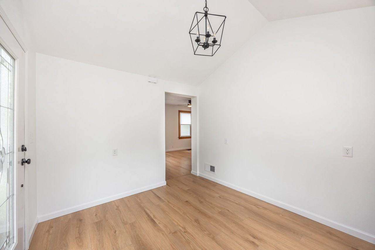 2702 E Main St - Photo 4 of 20