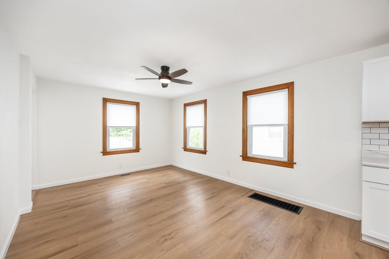 2702 E Main St - Photo 6 of 20
