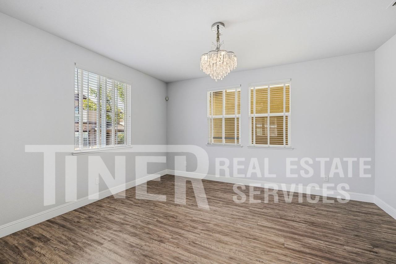 203 Rochdale St - Photo 6 of 27