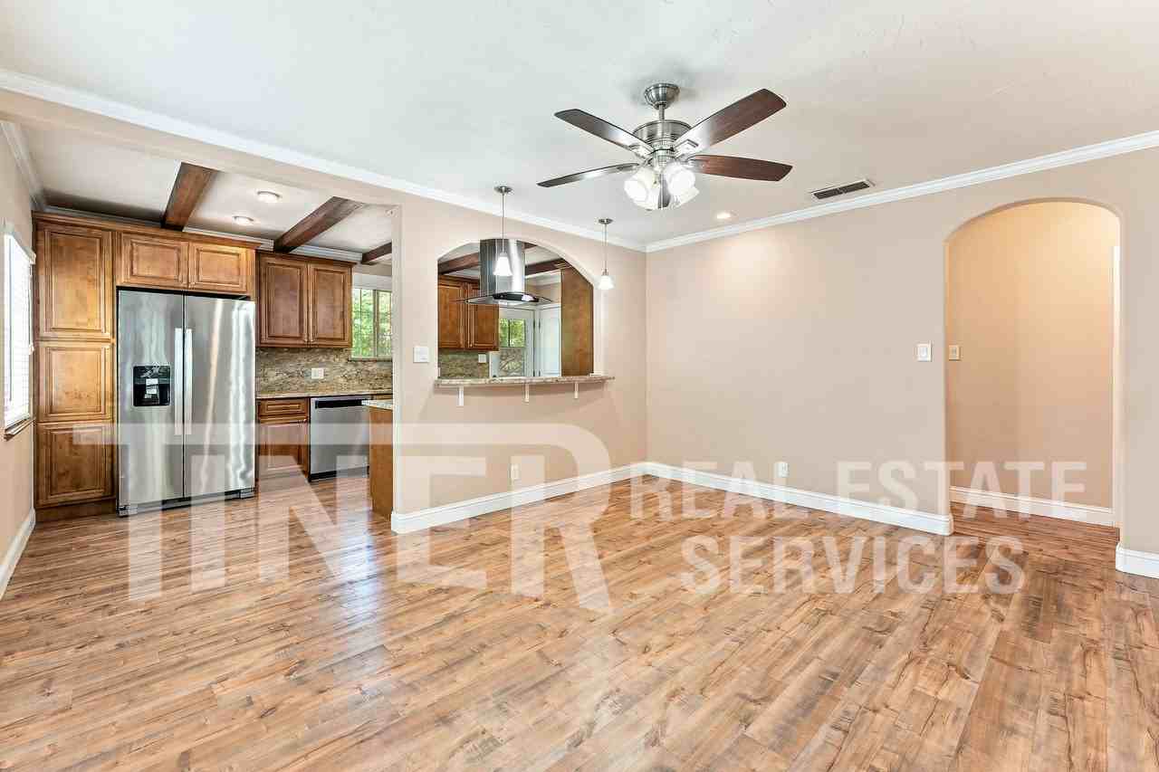 532 40th St - Photo 4 of 23