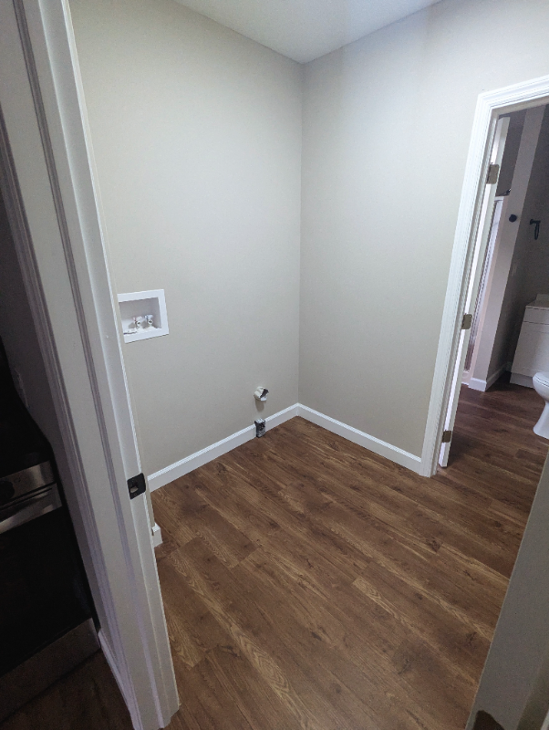569 W Main St - Photo 4 of 12