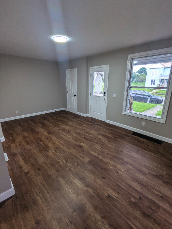 569 W Main St - Photo 5 of 12