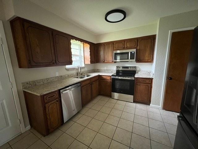 1512 Patricia Dr - Photo 5 of 9