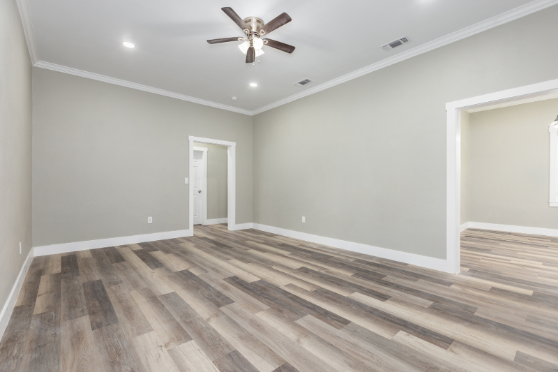 121 W Kerr Ave - Photo 5 of 15
