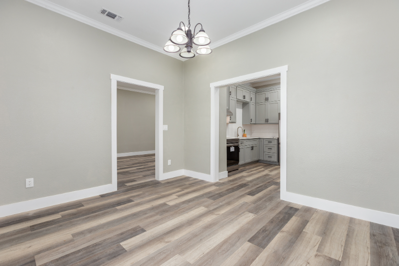 121 W Kerr Ave - Photo 7 of 15