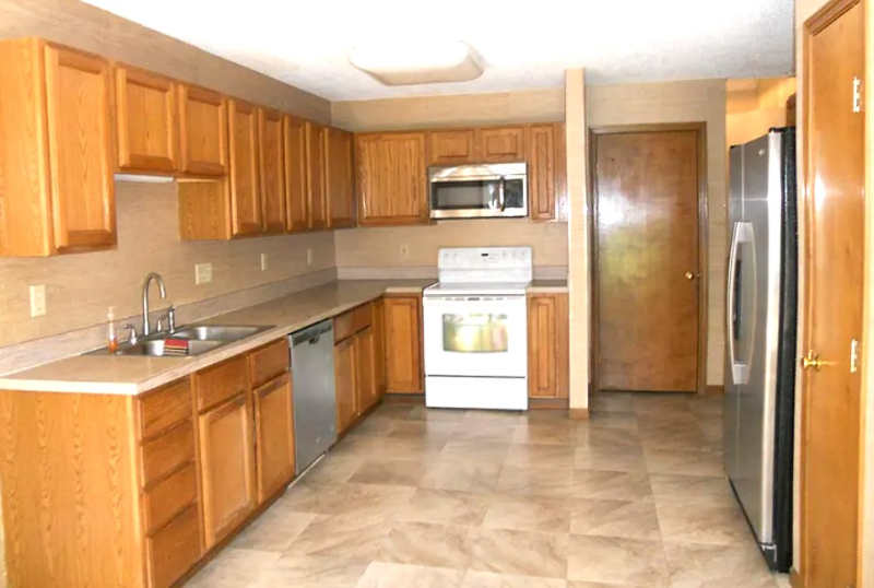 253 Caswell Dr - Photo 4 of 8
