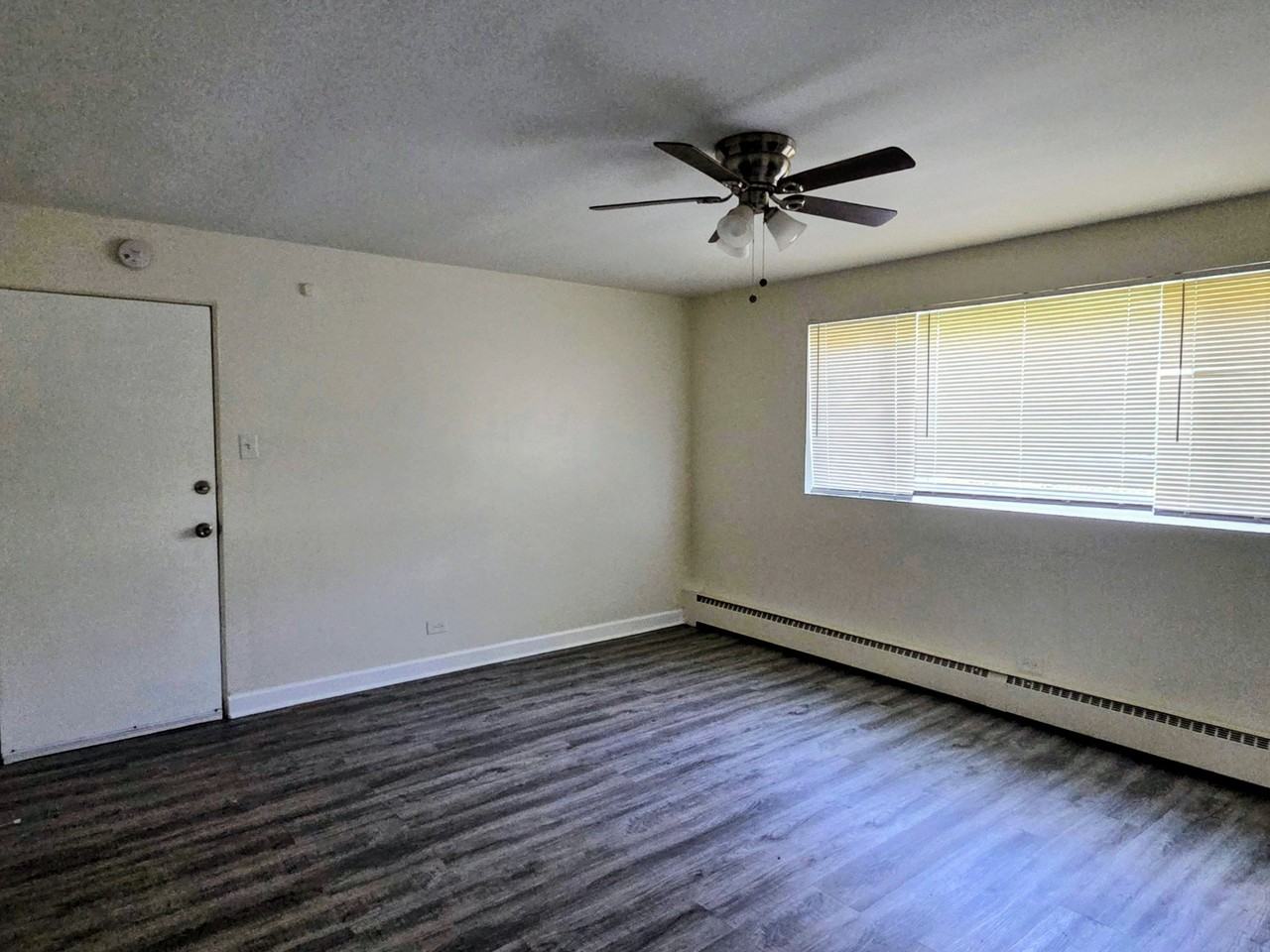 14605 Des Plaines St #1E - Photo 3 of 10