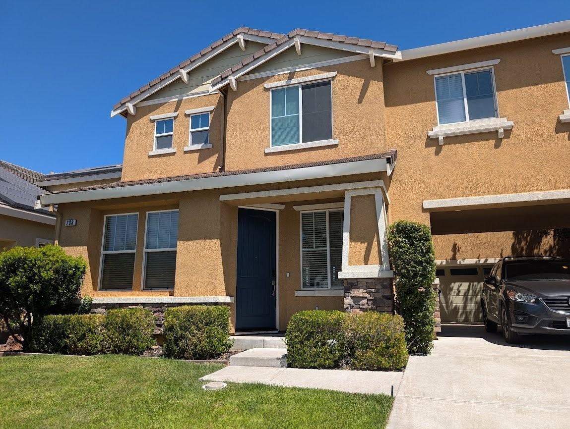208 Yellow Rose Cir