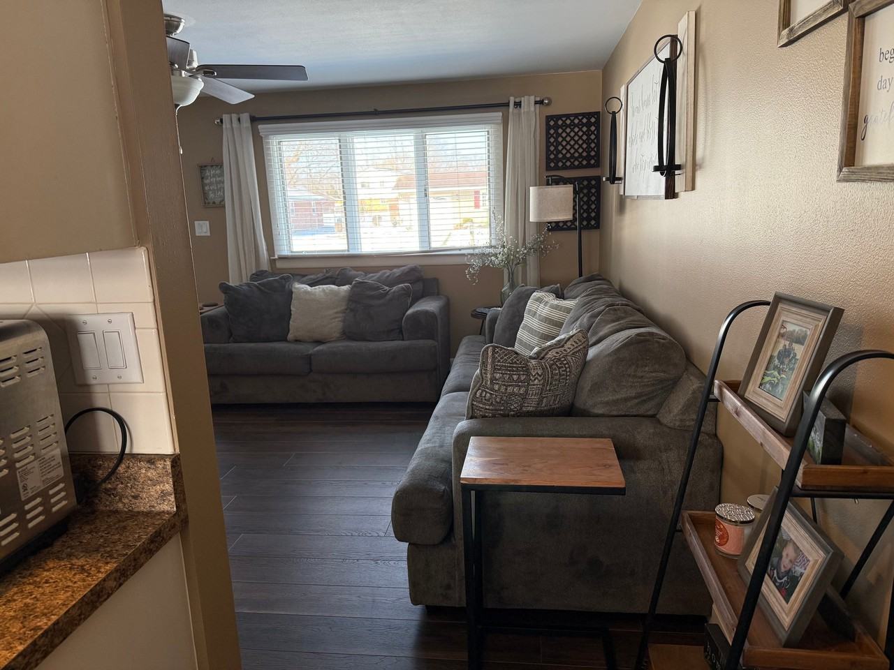 5212 Melvina St - Photo 3 of 10
