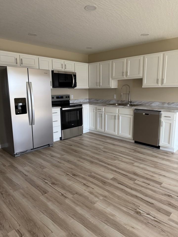91 Gullion Ln #4B - Photo 2 of 14