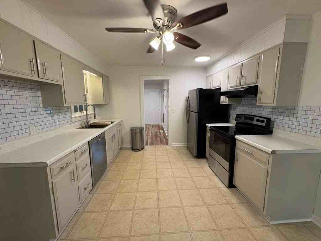 1608 Glendale Dr - Photo 3 of 9