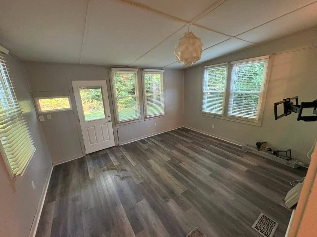 1608 Glendale Dr - Photo 4 of 9
