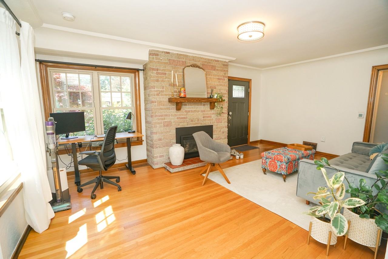 9024 5th Ave Ne - Photo 4 of 20