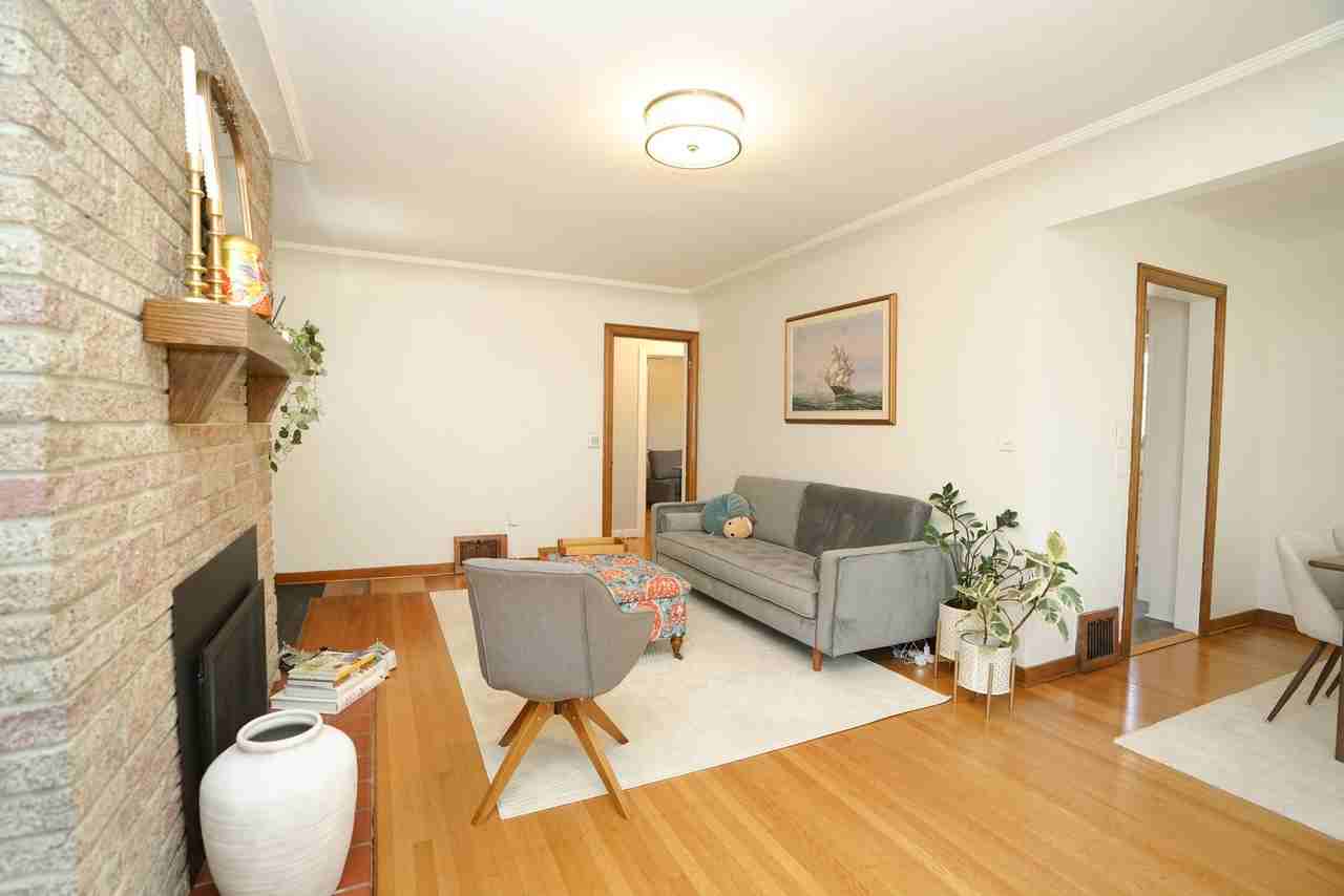 9024 5th Ave Ne - Photo 5 of 20