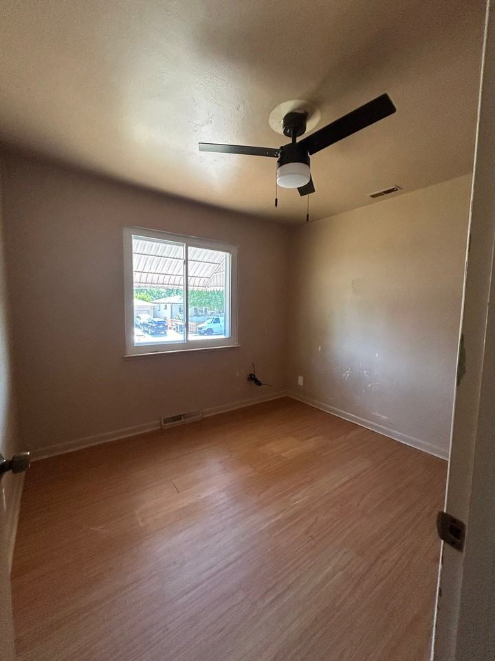 1207 S Gray St - Photo 6 of 19