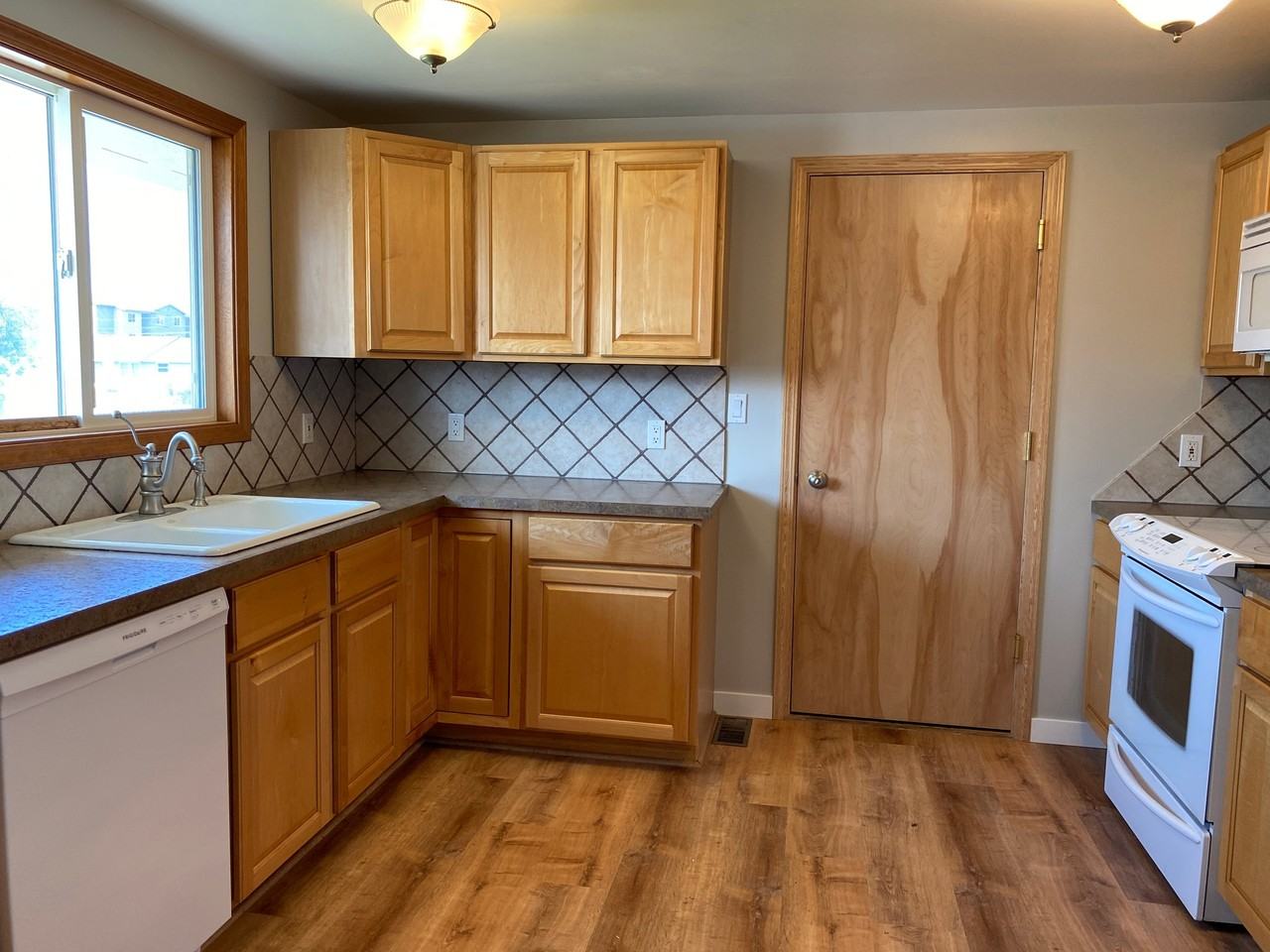529 N Earl Rd - Photo 7 of 16